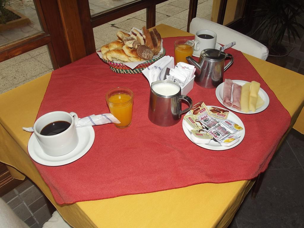 Hotel Teomar Villa Gesell Extérieur photo